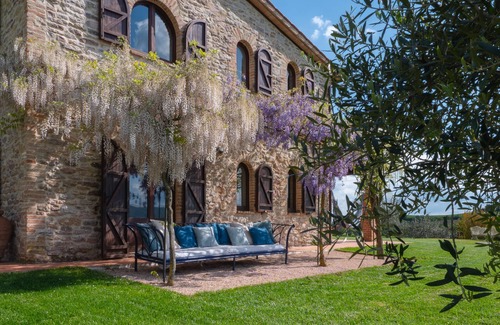 San Giovanni del Pantano House | Idyllic Umbria Farmhouse with Private Pool for 12 Guests