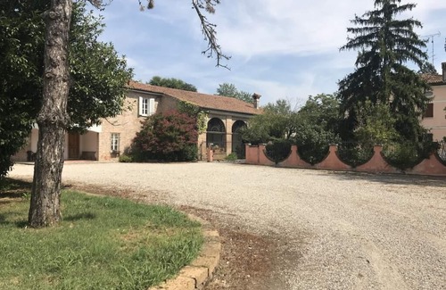 Mantua Apartment | Cozy Farmhouse Near Mantua with Lake View & Breakfast