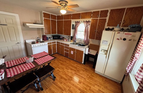 Fairport Other | Cozy Farmhouse Retreat with Goats & Chickens Near I-35