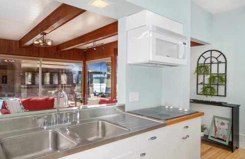 Fountain City House | Historic Farmhouse Apartment on Great River Road - Pet Friendly