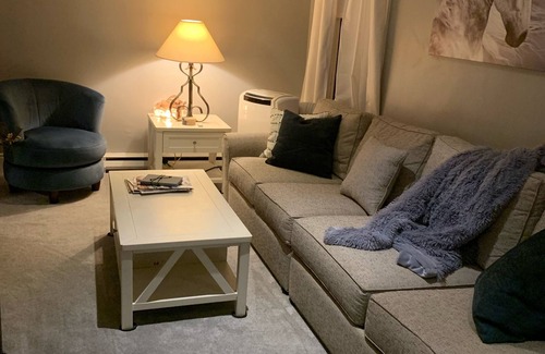 New Fairfield Apartment | Idyllic Farmhouse Apartment Near Candlewood Lake - 10/10 Rated