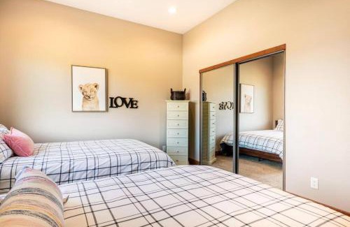Reno House | FarmHouse at Antelope Valley with Mountain views 5BR 4BA