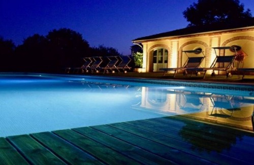 Orentano Apartment | Charming Farmhouse Borgo ai Lecci with Pool & Breakfast