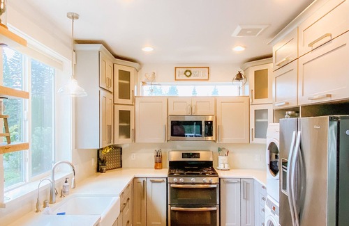 Snoqualmie House | Scenic Farmhouse by the Falls with Lake View & Family Amenities