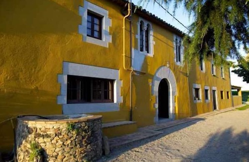 Vilobi d'Onyar House | Charming Farmhouse "Can Riqué" with Spa & Family Amenities