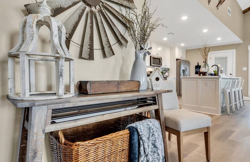 Waco House | Welcoming Farmhouse Retreat - Waco/Magnolia/Baylor