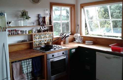 Bay of Plenty Region House | Inviting Farmhouse Retreat Near Ohope Beach with Breakfast