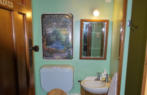 Bay of Plenty Region House | Inviting Farmhouse Retreat Near Ohope Beach with Breakfast