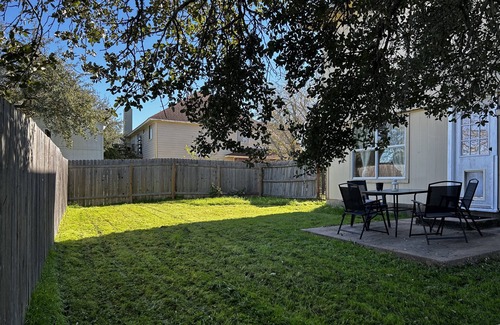 West Oak Hill Other | Farmhouse cottage in SW Austin Hill Country minutes to Austin Zoo & Jester King