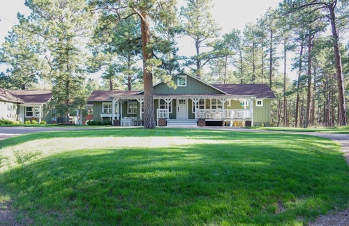 Monument House | Idyllic Farmhouse Cottage Near Monument & Air Force Academy