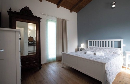 Castignano Other | Inviting Farmhouse "Depandace Lavanda" with Pool & Wi-Fi