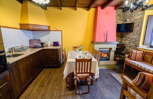 Posada de Valdeon Cottage | Inviting Farmhouse in Florence - Perfect for Families