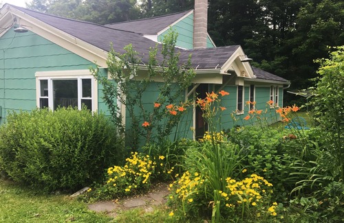 Newfield House | Pet-Friendly Farmhouse Gem with Gardens and Waterfalls