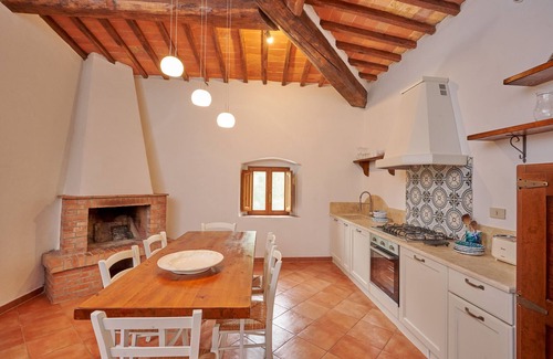 San Macario In Monte Apartment | Idyllic Farmhouse Il Canneto Apt. Moon Near Siena