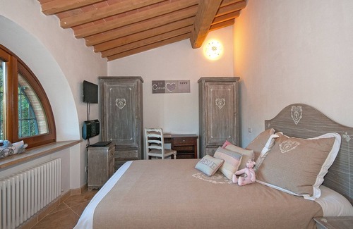 Volterra Other | Serene Farmhouse Retreat Surrounded by Woodland Bliss