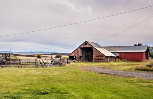 Grangeville House | Idyllic Farmhouse Retreat Near Gravity Hill with Spa Access