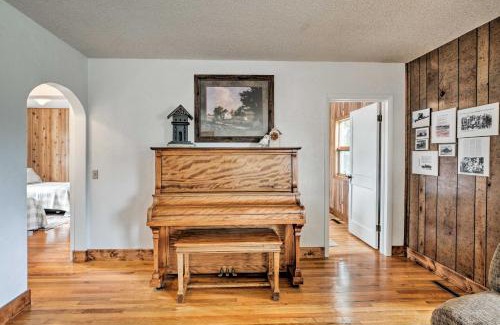Grangeville House | Idyllic Farmhouse Retreat Near Gravity Hill with Spa Access