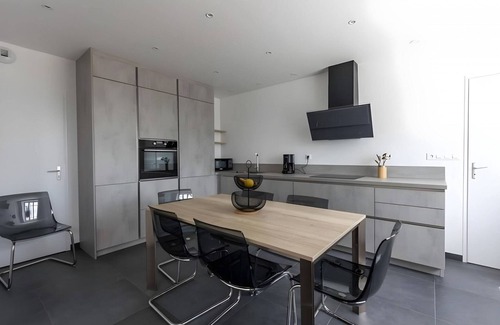 Laigne-en-Belin Apartment | Farmhouse in Laigné near Le Mans Circuit