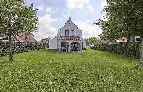 Roggel Villa | Relaxing Villa with Sauna & Bubble Bath in Limburg