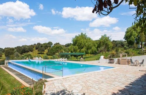 Montemor-o-Novo House | Corner House Getaway: Family-Friendly with Pool Access