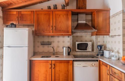 Montemor-o-Novo House | Corner House Getaway: Family-Friendly with Pool Access