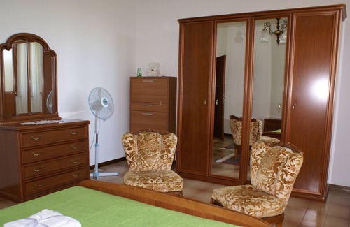 Petritoli House | Cozy Farmhouse: Guest Rated 10/10 with Family-Friendly Amenities