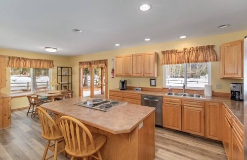 Leavenworth House | Cozy 2-Bedroom Farmhouse in Plain with Pet-Friendly Amenities