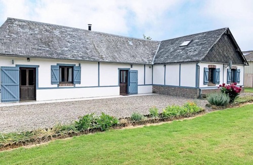 Trepied Cottage | Cozy Farmhouse Retreat Surrounded by Lush Farmland