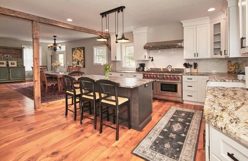 Chester House | Farmhouse in Warwick Valley!