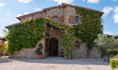 San Giovanni del Pantano House | Charming Farmhouse in Umbria with Pool & Ocean View