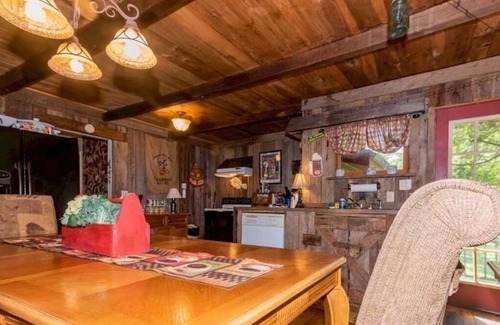Walland Cabin | Relaxing Farmhouse by River with Mountain Views & Pool