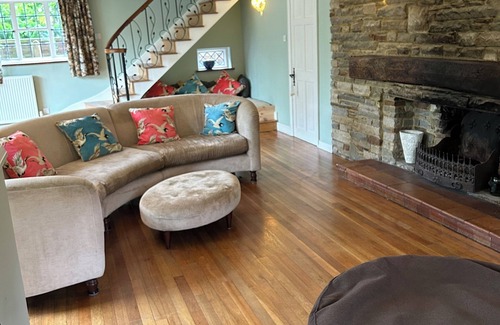 St. Mary's Other | Cozy Farmhouse Retreat Near London with Spa & Hot Tub