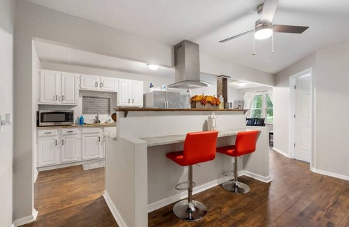 Tulsa House | Charming Farmhouse Retreat with Pet-Friendly Amenities