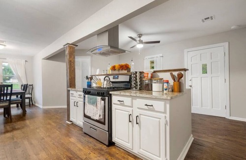 Tulsa House | Charming Farmhouse Retreat with Pet-Friendly Amenities