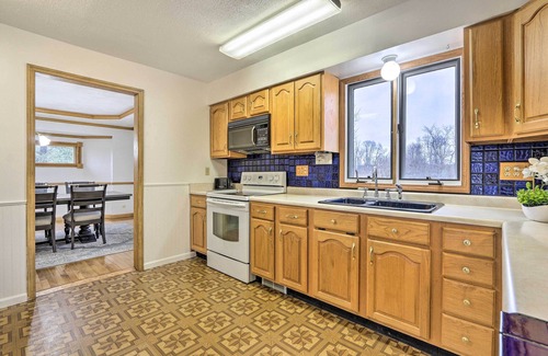 Pickerington House | Idyllic 5-Acre Vacation Home with Nature Trails & Spa