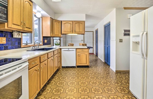 Pickerington House | Idyllic 5-Acre Vacation Home with Nature Trails & Spa