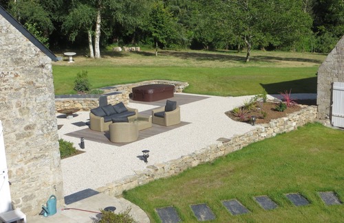 Plomelin House | Odet River Farmhouse: Rated 10/10, Spa & Hot Tub Await