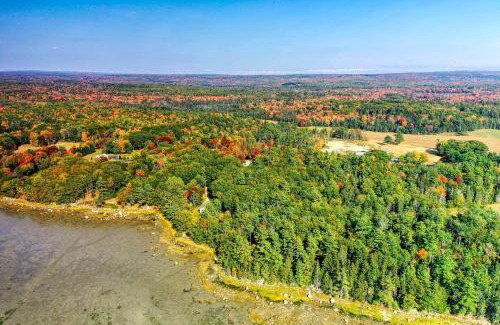 Penobscot House | Experience Farmhouse on the Cove with Private Beach Access
