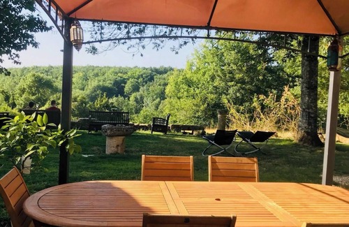 Saint-Cernin-de-Labarde Villa | Farmhouse paradise with meadows, forests, animals