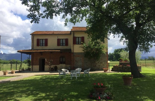 Le Piazze Villa | Idyllic Farmhouse Podere Delle Querci with Ocean Views