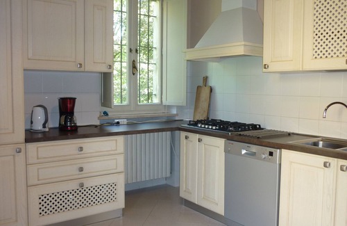 Desenzano del Garda House | Tranquil Farmhouse: Private Park & Pool, Rated 9.8/10