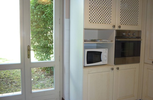 Desenzano del Garda House | Tranquil Farmhouse: Private Park & Pool, Rated 9.8/10