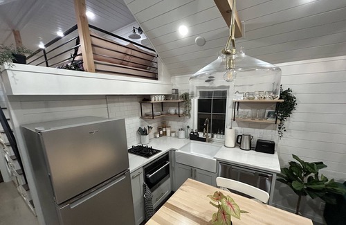 Modesto Other | Cozy Farmhouse Tiny Home with Spa & Hot Tub Retreat