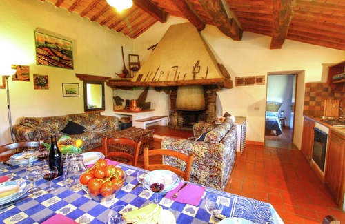 Castiglione d'Orcia House | Farmhouse With Pool, Views