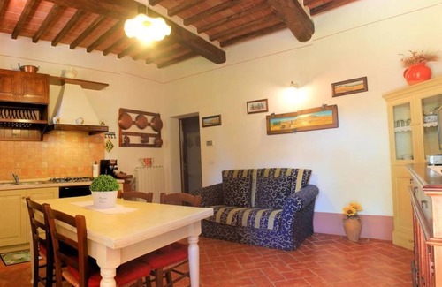 Gallina Villa | Experience Comfort at Palazzi Del Papa with Unique Amenities