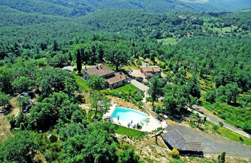 Castellina in Chianti House | Charming Farmhouse with Pool & Jacuzzi in Panoramic Chianti