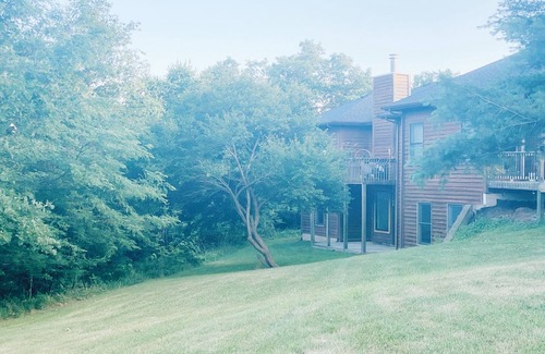 Rocheport House | Idyllic Farmhouse with Pool on 20 Acres - Guest Rated 10/10