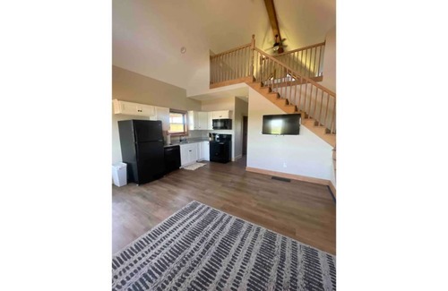 Harrodsburg Villa | Relaxing Farmview Villa on Bourbon Trail with Hot Tub