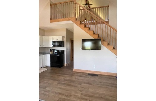 Harrodsburg Villa | Relaxing Farmview Villa on Bourbon Trail with Hot Tub