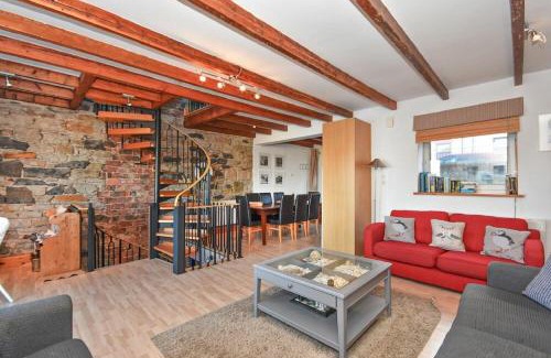 Seahouses House | Discover Farne Lookout: Pet & Child Friendly Retreat